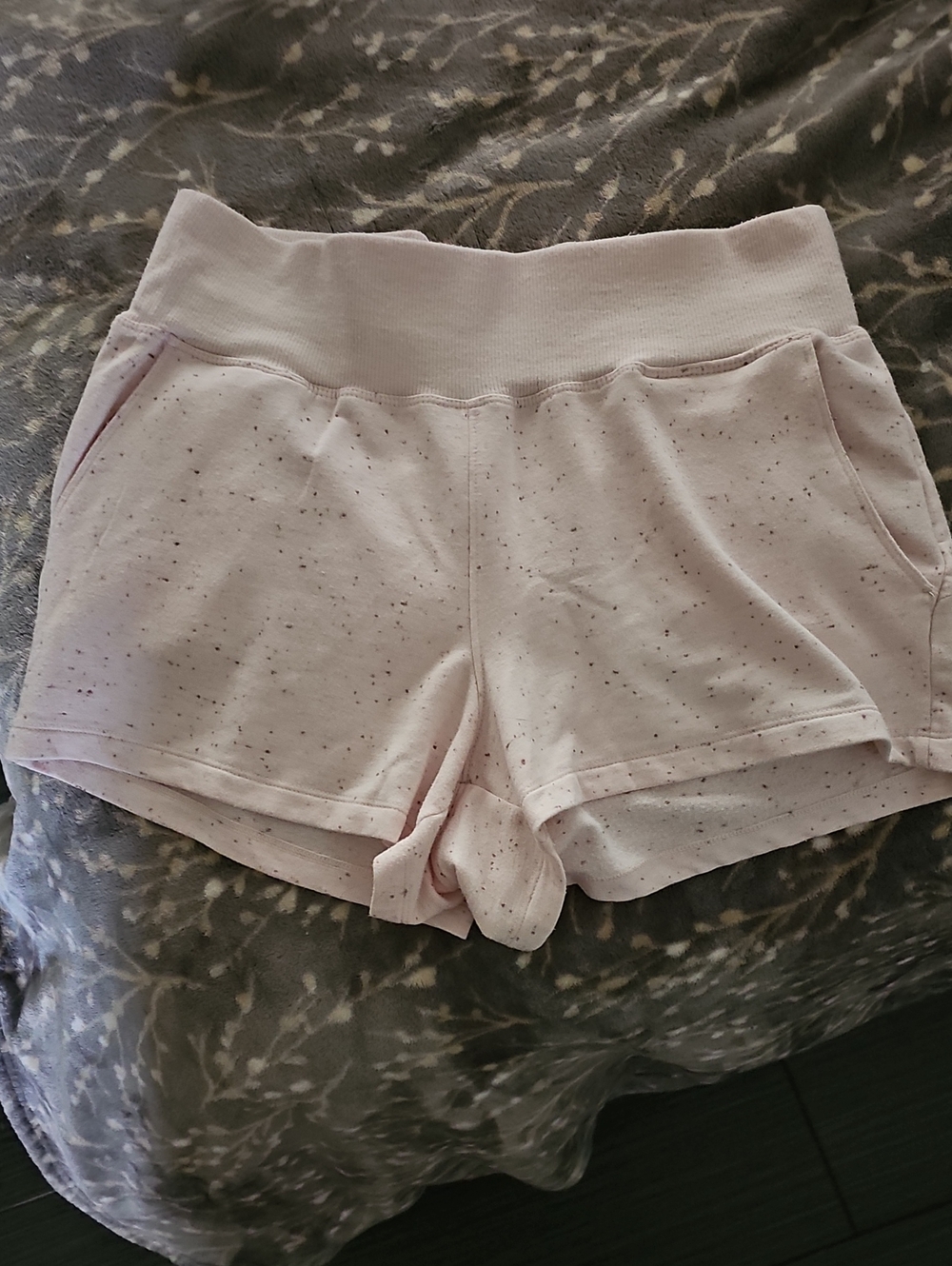 Speckled Light Pink High-Waist Athletic Shorts with Side Pockets